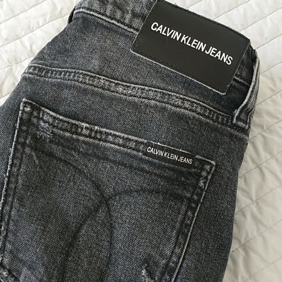 Calvin Klein high waisted distressed Jeans - Picture 2 of 4